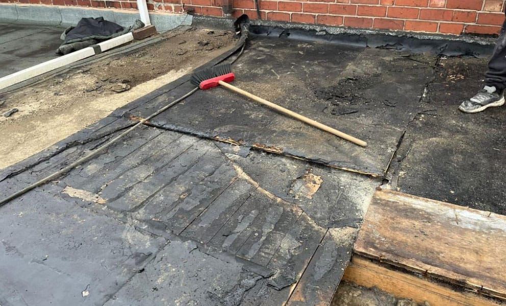 A Beginner’s Guide to Flat Roof Replacement